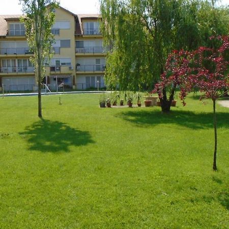 Venusz Apartman Cserkeszőlő 外观 照片