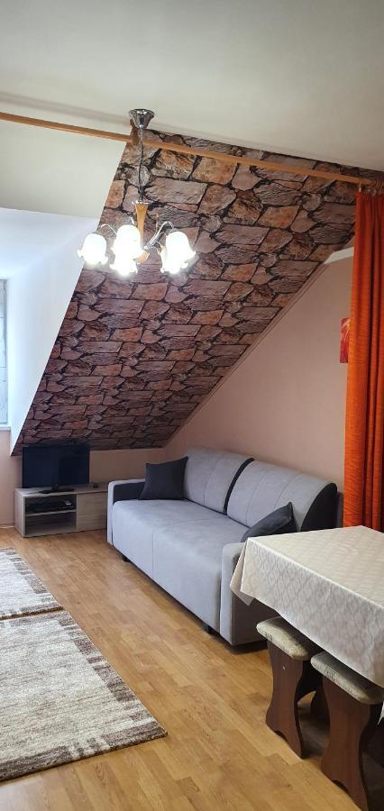 Venusz Apartman Cserkeszőlő 外观 照片