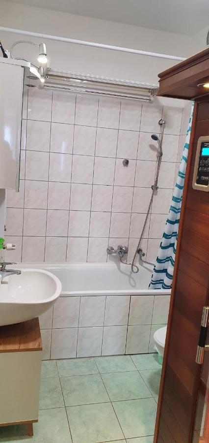 Venusz Apartman Cserkeszőlő 外观 照片